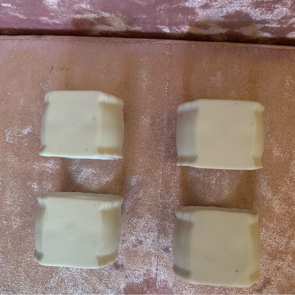 Four Vintage Porcelain Napkin Rings with Yellow Roses, Flat on One Side - Picture 3 of 6